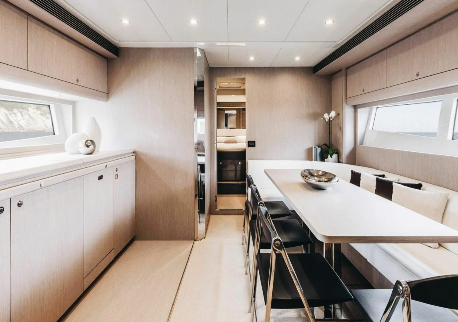 Yacht LARGO, Riva | CHARTERWORLD Luxury Superyacht Charters